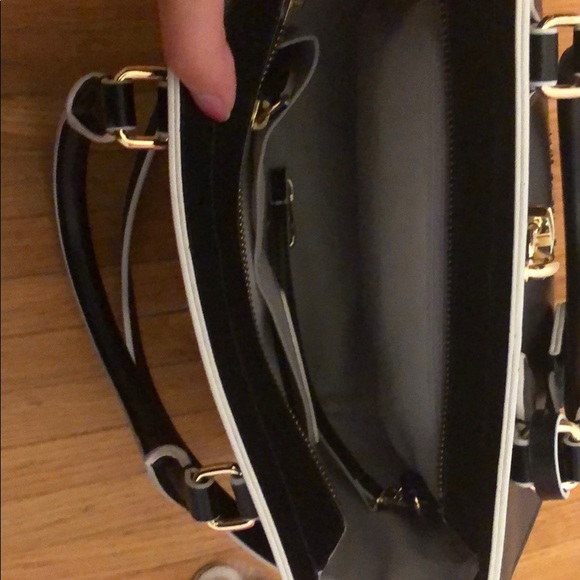 Very cute everyday purse! - Picture 3 of 3